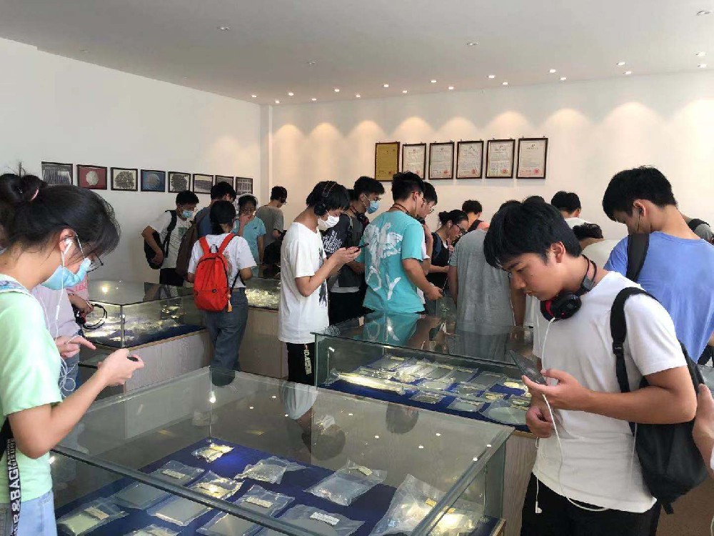 南昌大學(xué)無機(jī)非金屬材料專業(yè)師生走進(jìn)江西科泰參觀學(xué)習(xí)